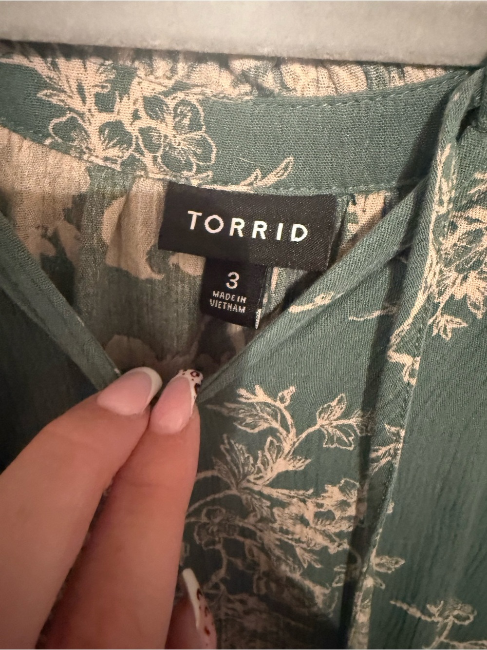 torrid Forest Green Floral Peasant Blouse - Picture 2 of 3